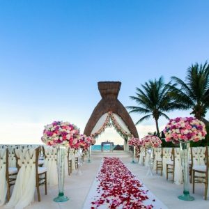 How to Plan A Destination Wedding: 11 Tips to Consider
